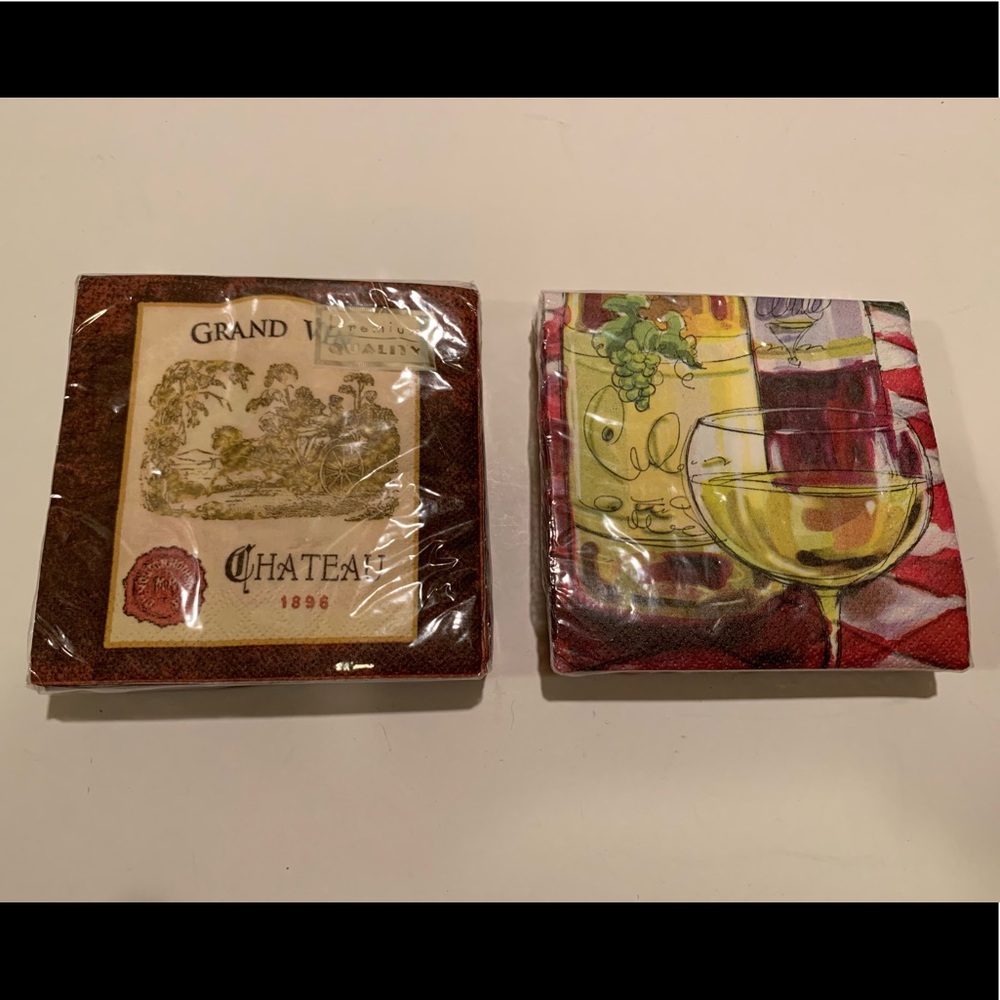 NWT LOT OF 2 WINE THEMED BEVERAGE NAPKINS.